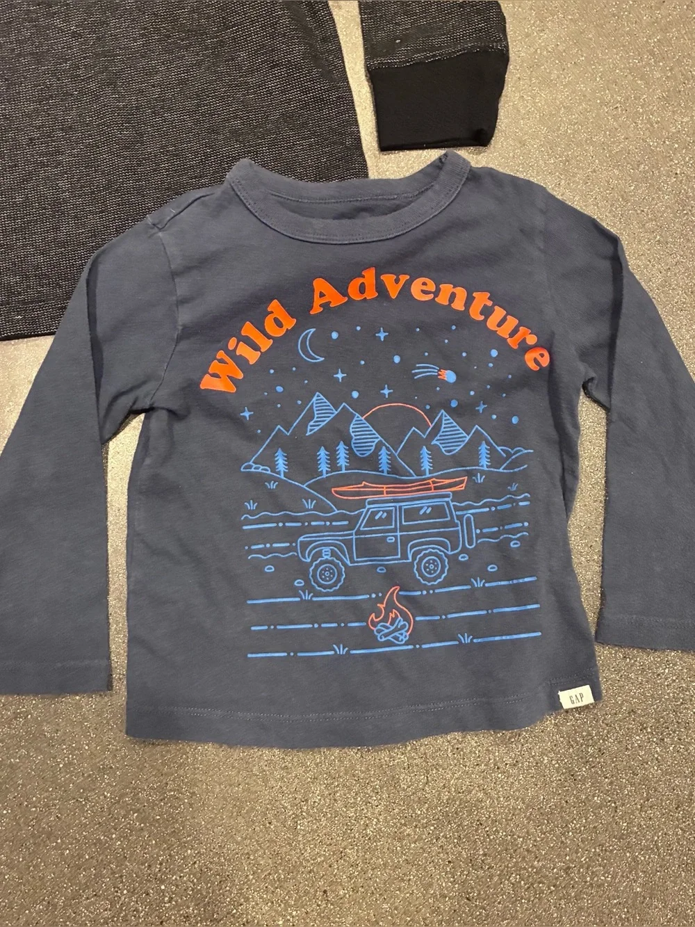 Gap‎ 2T Long Sleeve Shirt Bundle Top Casual Navy Wild Adventure Charcoal Heather
